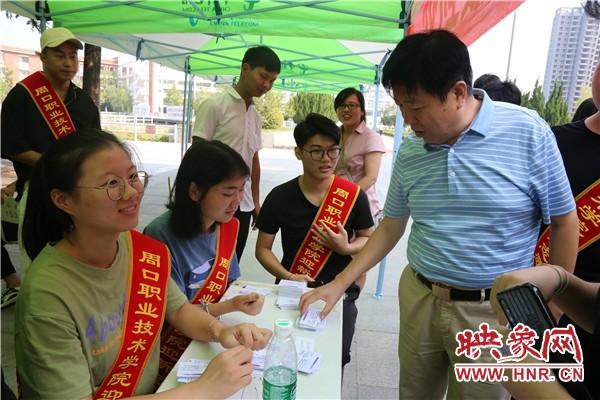必赢线路检测中心迎来7000余名2019级新生入学报到